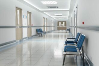 Actions humanitaires ou fraude organisée ? Comment des associations abusent du système de l'AMO au profit de cliniques privées