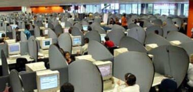 Outsourcia va absorber le service client des éditions Atlas