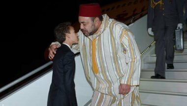 Mohammed VI accueilli par son fils au retour au Maroc