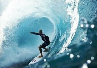 Le champion de surf Kelly Slater quitte Quicksilver pour lancer sa propre marque
