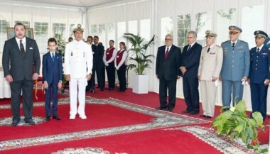 En présence du Roi, un hommage ému au lieutenant-pilote Yassine Bahti