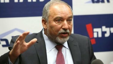 Israël: l'ultranationaliste Lieberman nommé ministre de la Défense