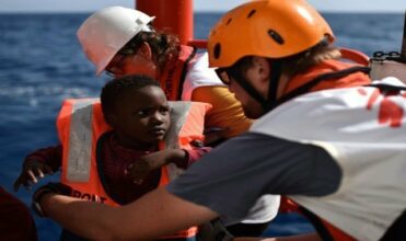 Au secours des migrants en Méditerranée, l'Aquarius fait le plein