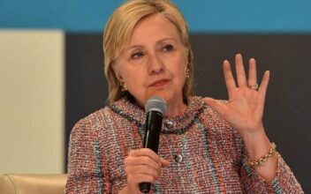 Etats-Unis: Clinton entendue par le FBI au sujet de ses emails