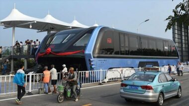Test réussi pour le tram chinois anti-embouteillage (vidéo)