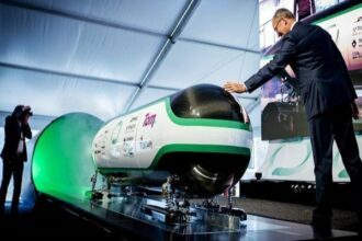 Voyager dans un tube assis dans une capsule, un transport futuriste promis pour 2020