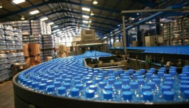 Les eaux embouteillées, futur relais de croissance sur le marché des boissons