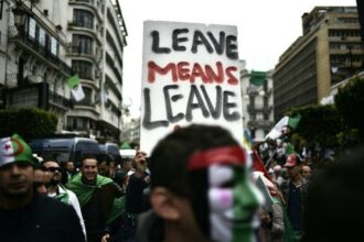 Algérie: la police tire des grenades lacrymogènes lors d'une manifestation