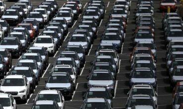 Des concessionnaires expliquent la chute des ventes de voitures neuves