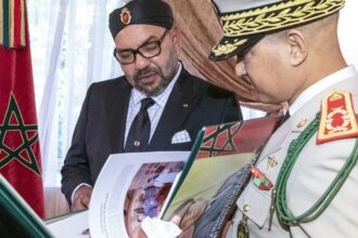 Le Roi Mohammed VI reçoit à Al Hoceima, l'inspecteur général des FAR