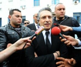 Tunisie: le candidat Karoui reste en prison alors que la campagne démarre