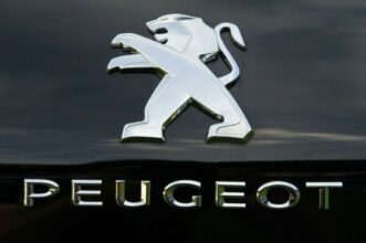 La famille Peugeot dit oui au mariage de PSA avec Fiat Chrysler