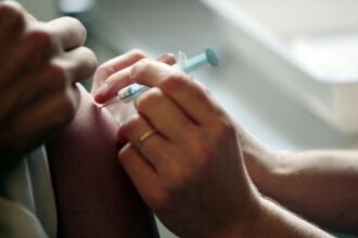 Vaccin anti-coronavirus: la Chine prévoit des tests sur l'homme dès avril