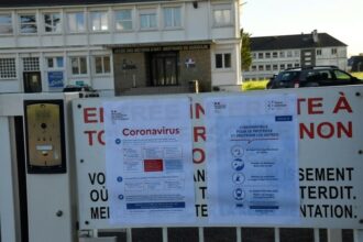 Virus: 300 millions d'élèves sans école, annulations en cascade dans le monde