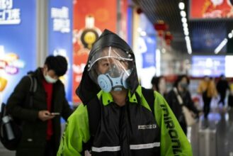 Le virus continue sa propagation mondiale, remontée des cas en Chine