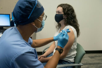 Deux vaccins pourraient être prêts à être autorisés en novembre aux Etats-Unis