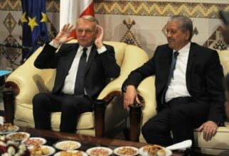 Jean-Marc Ayrault en Algérie pour cultiver une relation économique très concurrencée