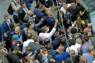 A Beyrouth, Macron réclame une enquête internationale et des &ldquo;changements&rdquo;