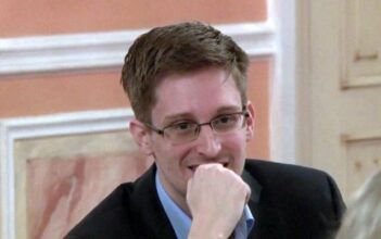 Edward Snowden n'est pas un lanceur d'alerte, fustige le patron du FBI