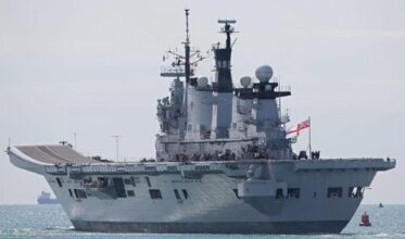 Madrid &ldquo;ne renoncera pas&rdquo; et Londres envoie ses navires de guerre