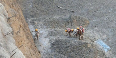 Himalaya : La rupture d'un glacier fait au moins 3 morts et 150 disparus