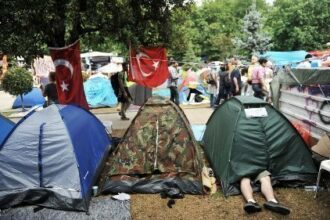 Turquie: les opposants refusent de déposer les armes