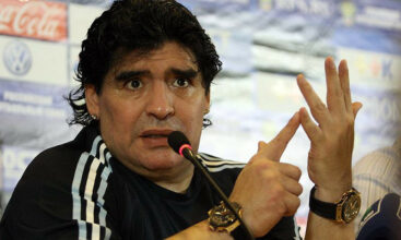 Décès de la légende du football Diego Maradona à l'âge de 60 ans