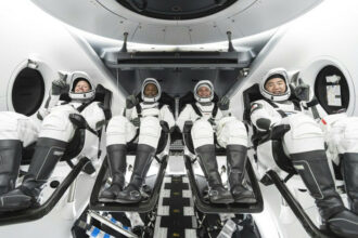 Une fusée SpaceX en route vers la station spatiale avec 4 astronautes