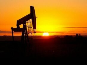 Pétrole: la chute des devises des émergents menace la demande