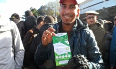 Dans une grande cohue, des billets de la finale mis en vente à Casa