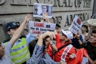La Russie dans l'embarras sur le cas Snowden, bloqué à Moscou