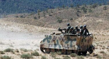 Tunisie: combats contre un groupe armé, la crise politique continue