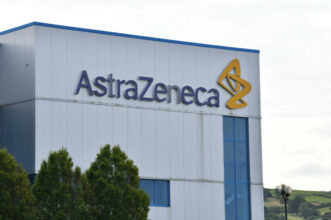 AstraZeneca déclare que le vaccin est efficace à 76% dans une nouvelle analyse