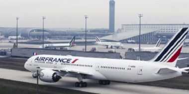 Air France: les pilotes du SNPL prêts à 15 jours de grève si le futur patron ne négocie pas les salaires