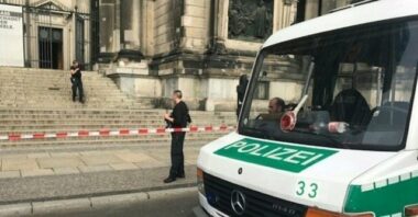 Allemagne: la police tire sur un homme à l'intérieur de la cathédrale de Berlin