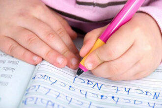 Malgré l’enseignement hybride, les élèves à besoins spécifiques peinent toujours
