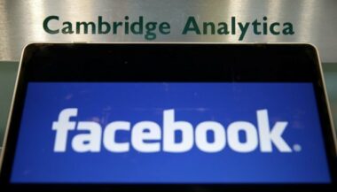 Cambridge Analytica annonce cesser &ldquo;immédiatement toutes ses opérations&rdquo;