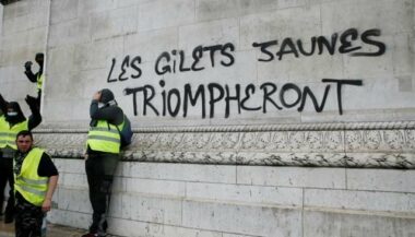 &ldquo;Gilets jaunes&rdquo;: l'exécutif français annonce un moratoire sur la hausse des taxes des carburants