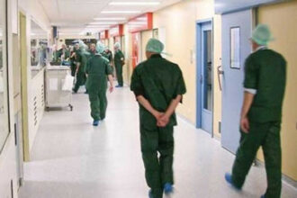 Après des mois difficiles, le personnel de la Santé veut planifier ses congés
