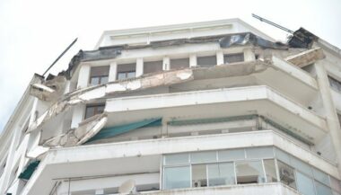 Images. Effondrement partiel de la façade d'un immeuble à Casablanca