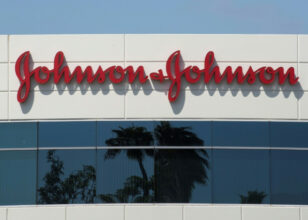 Covid-19: l'essai du vaccin de Johnson &amp; Johnson interrompu en raison d'un participant