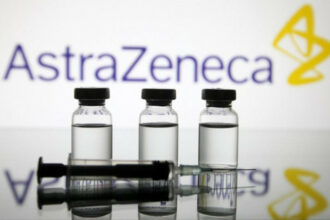 AstraZeneca avertit que ses livraisons vers l'Europe seront moindres que prévu
