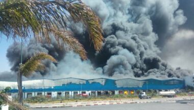 Un entrepôt de stockage prend feu à Mohammédia (Images)