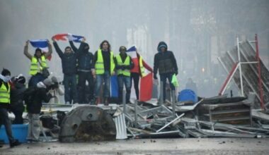 &ldquo;Gilets jaunes": Macron dit sa "honte&rdquo; des violences à Paris