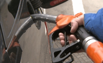 Carburants: baisse attendue des prix le 1er novembre