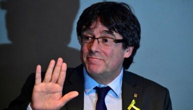 Présidence catalane: Puigdemont renonce et désigne un successeur