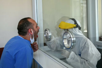Coronavirus: le cap des 100.000 morts franchi dans le monde