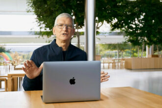 Le patron d'Apple évoque les travaux sur les technologies de voiture autonome