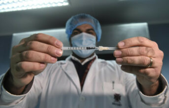 Virus. Début de la vaccination en Inde, retards de livraison en Europe
