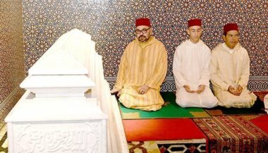Le Roi préside la commémoration du 20e anniversaire de la disparition de Hassan II